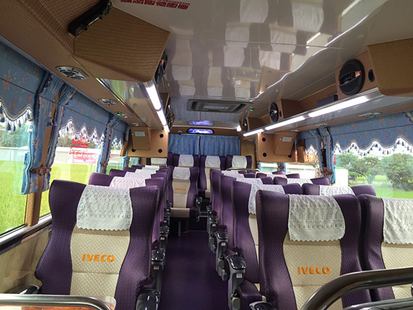 23人座 三排豪華舒適座椅&液晶電視